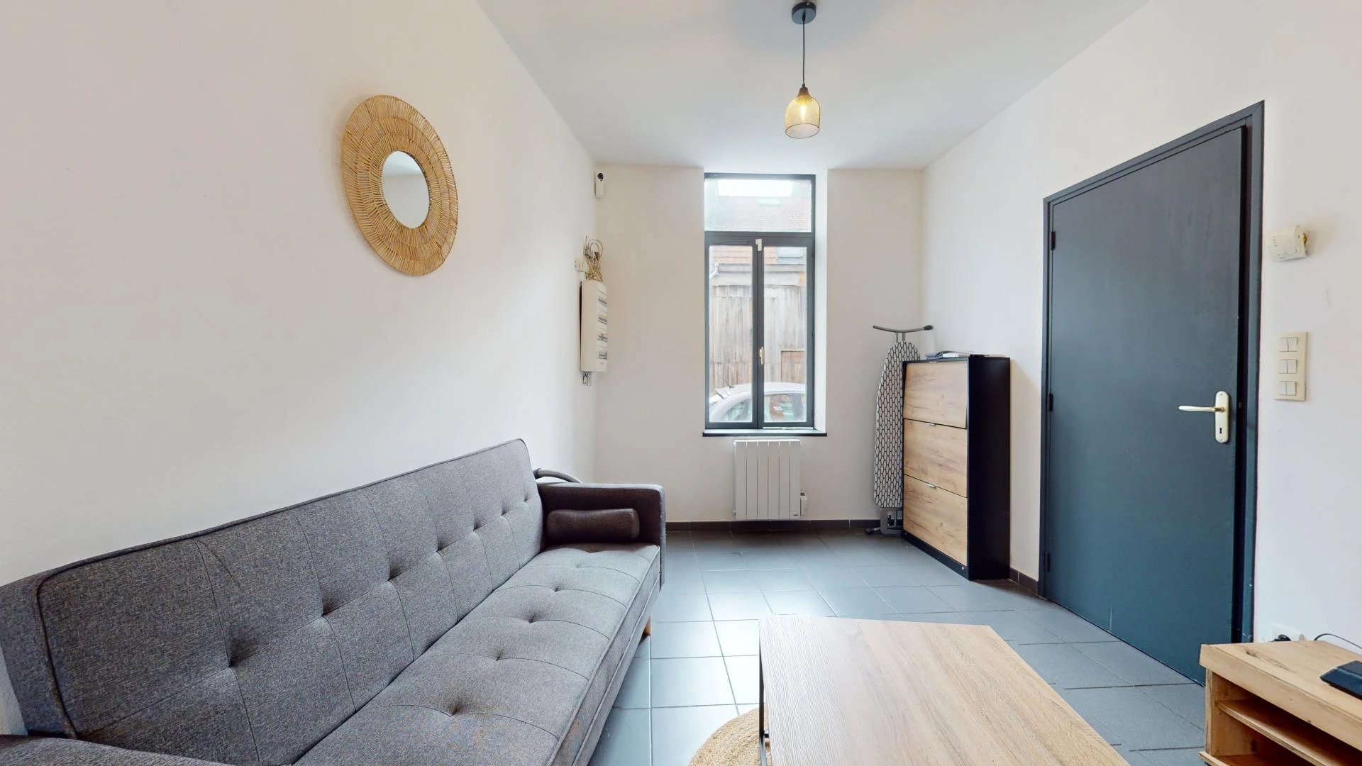 Chambre d'étudiant à  avec espace d'étude et installations communes