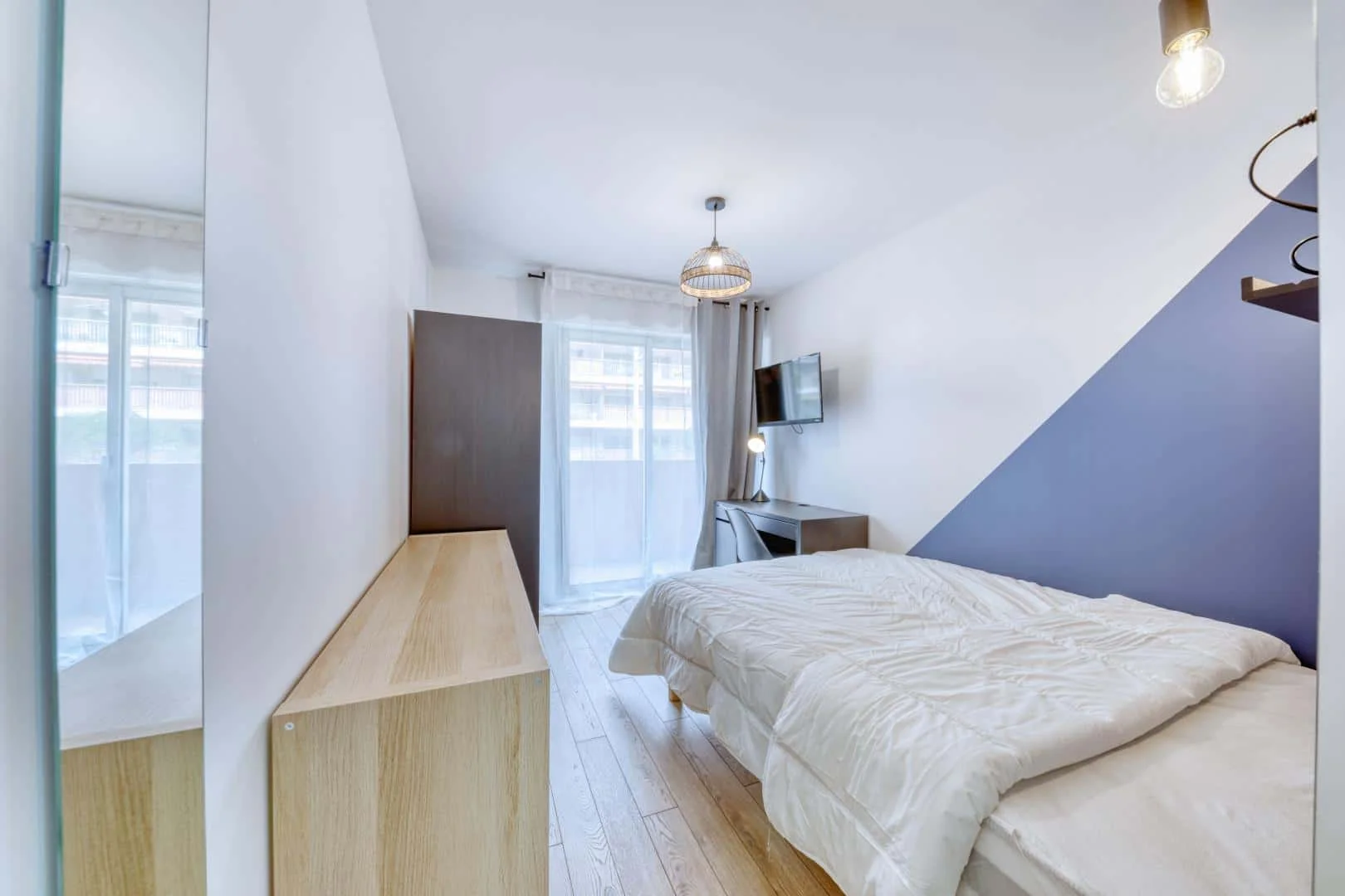 Habitación asequible para estudiantes con buena iluminación en 