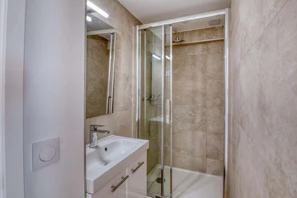 Private room at 23 Rue Aurélienne, 06150 Cannes, France, image 3 of 8