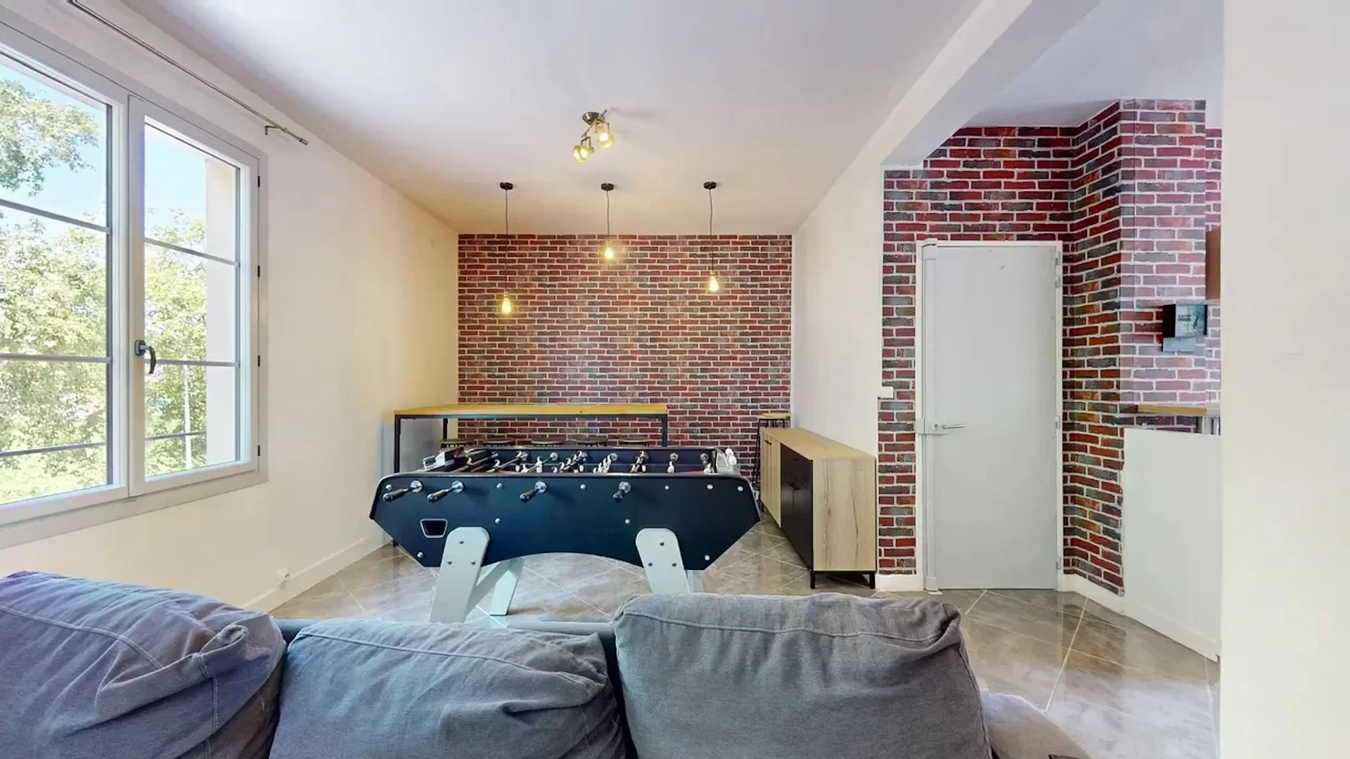 Comfortable and spacious student room in 