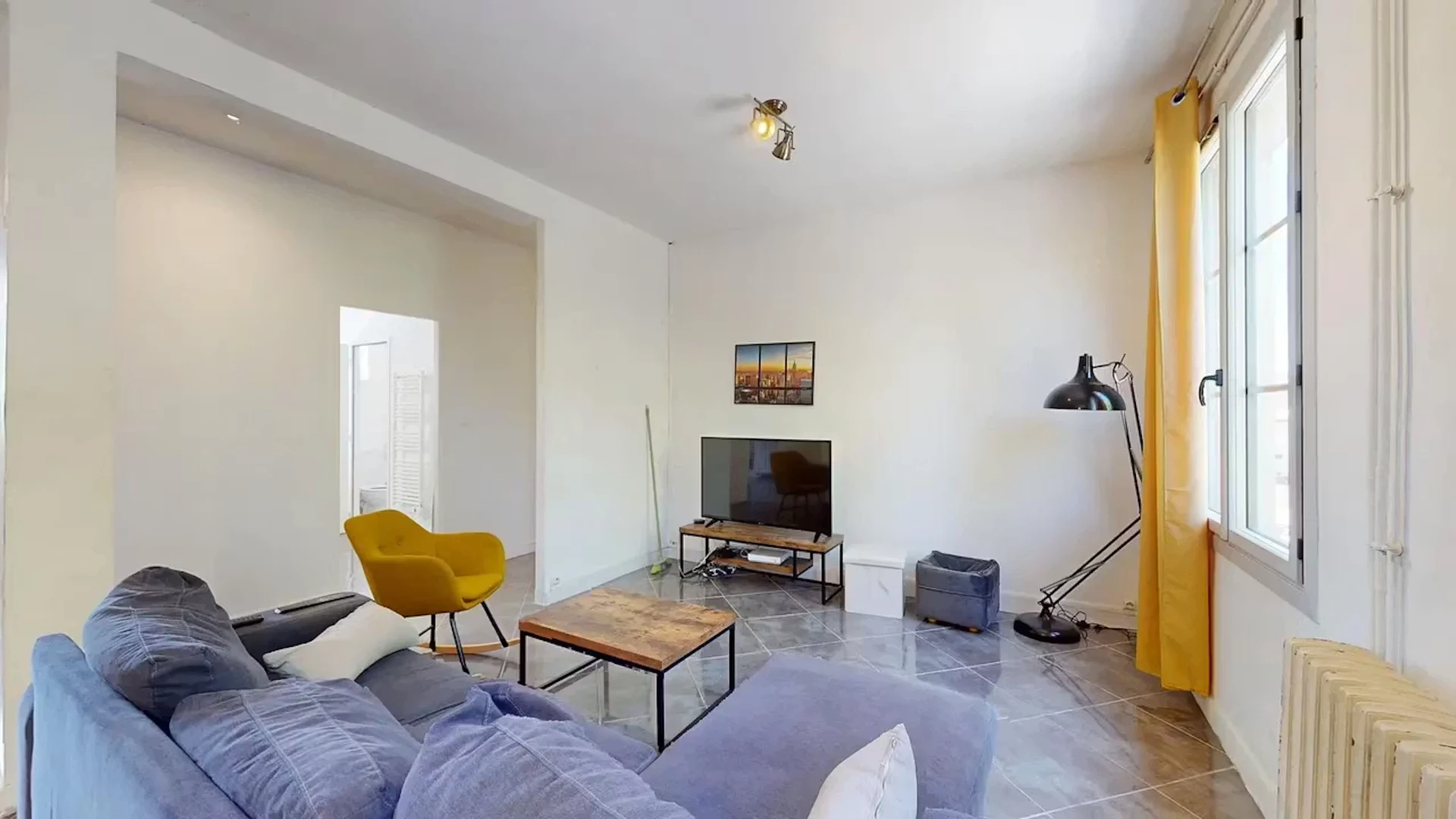 Comfortable and spacious student room in 