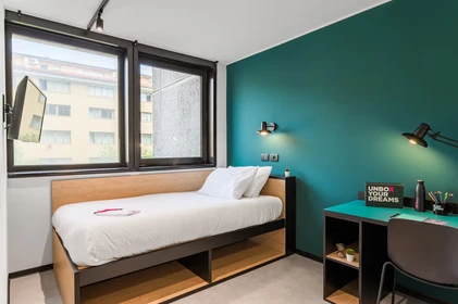 Trieste de çift kişilik yataklı kiralık oda