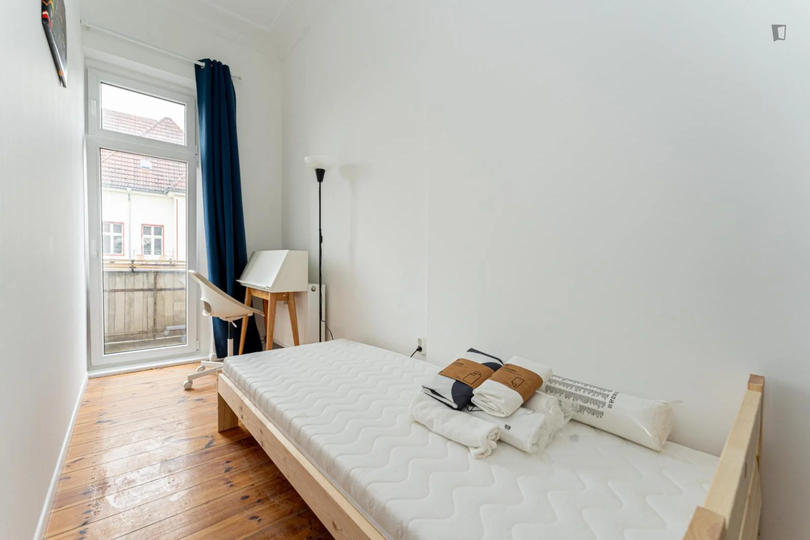 'de öğrenci dairesinde, tamamen mobilyalı kiralık oda