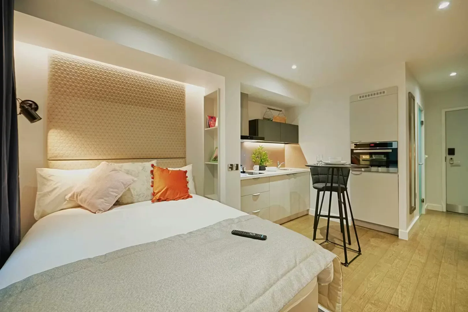 Quarto de estudante económico perto do campus em 