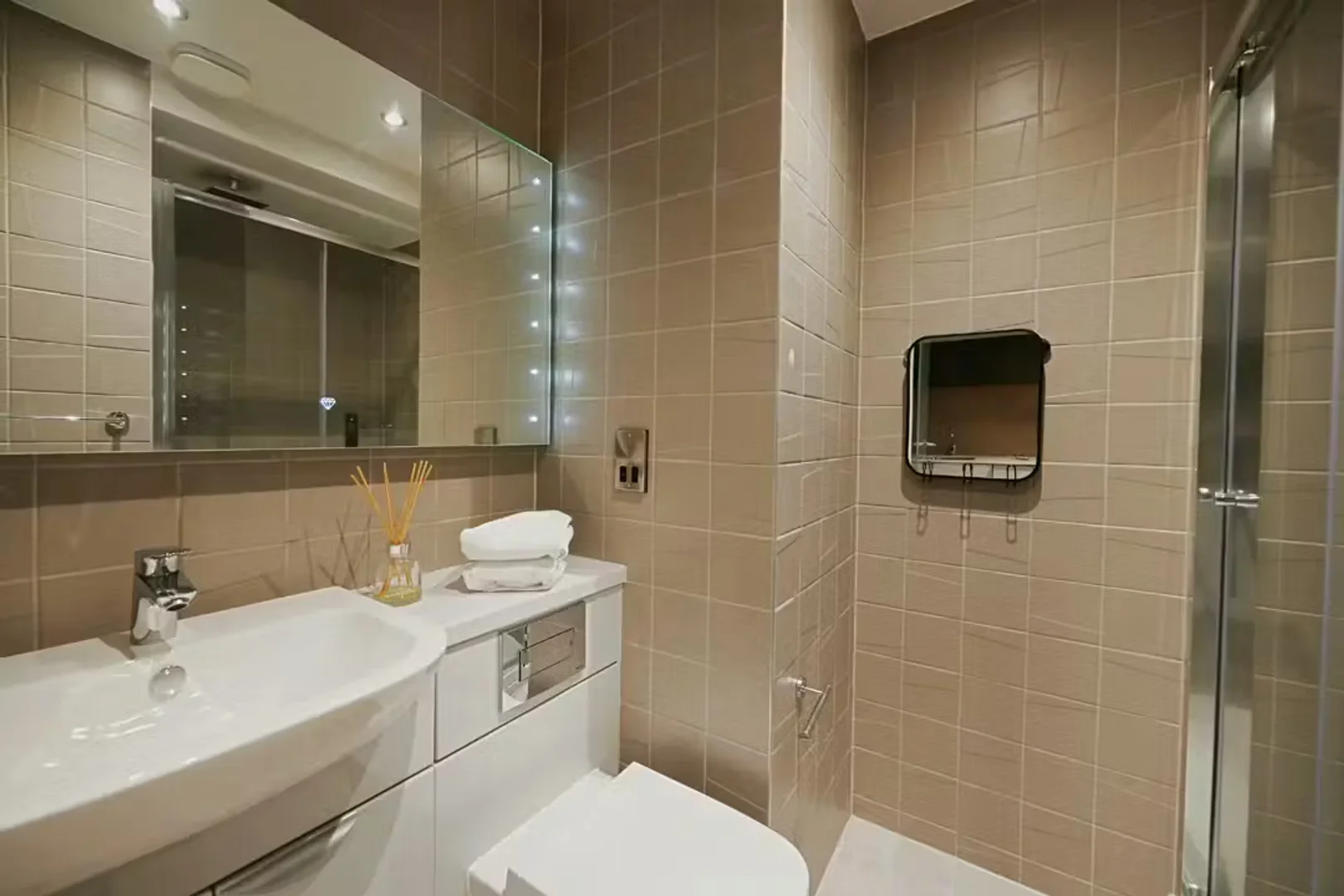 Quarto para alugar em apartamento de estudantes em , totalmente mobilado