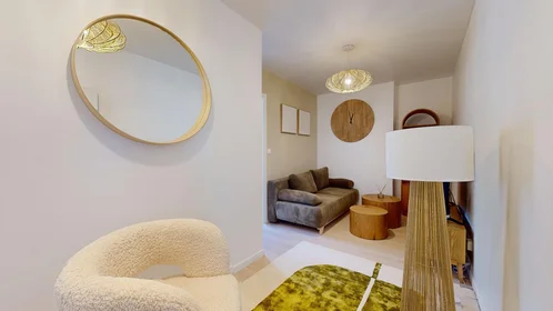 Quarto para alugar ao mês em {area}