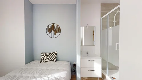 Quarto privado em 40 Boulevard de Lyon, imagem 16 de 22