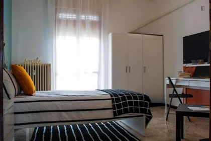 Cheap private room in Brescia