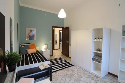 Chambre à louer avec lit double Brescia