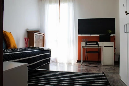 Cheap private room in Brescia