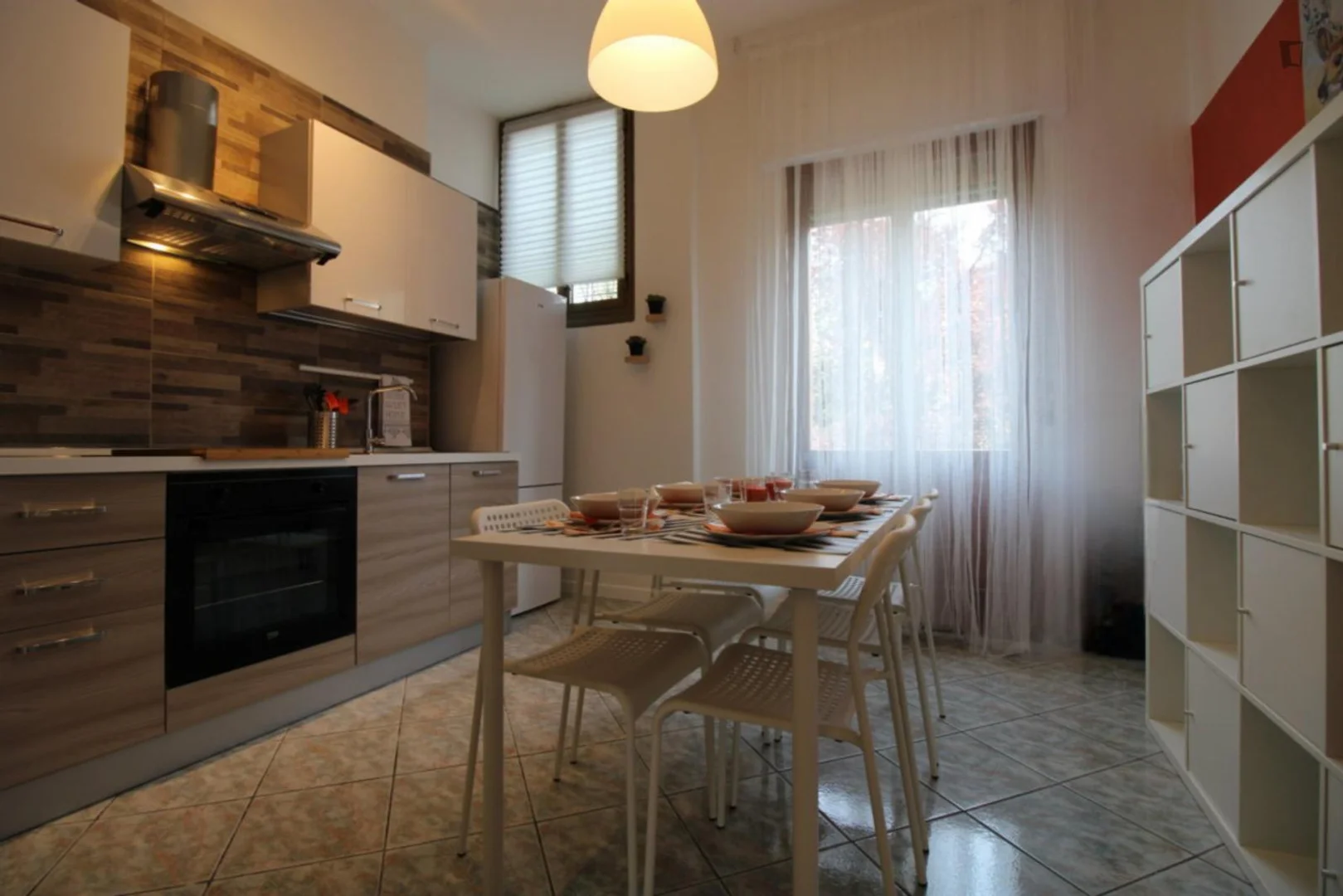 Comfortable and spacious student room in 