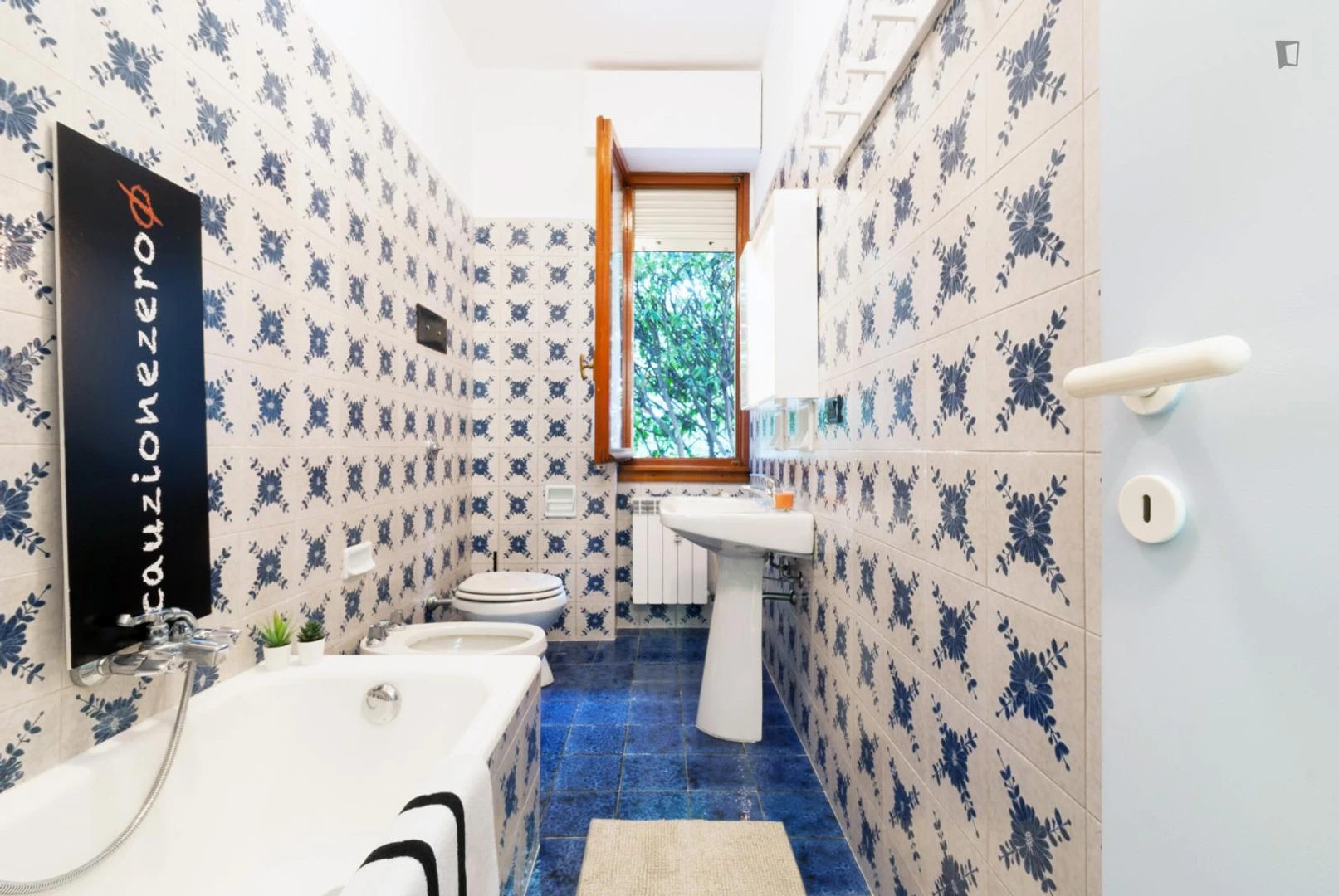 Habitación acogedora para estudiantes disponible en 