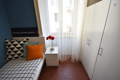 Stanza privata in VIA LOCATELLI, immagine 4 di 15