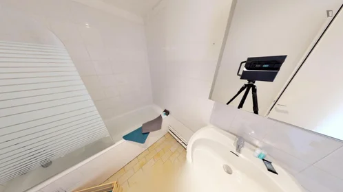 Private room at Rue Garibaldi, image 9 of 13