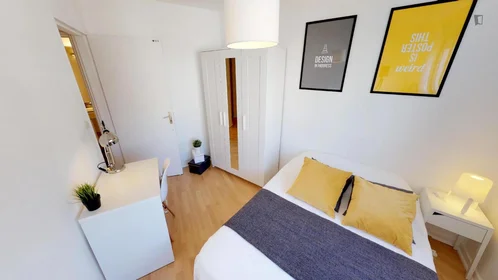 Quarto privado em Rue Juliette Récamier, imagem 3 de 14