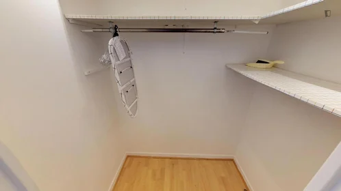 Quarto privado em Rue Juliette Récamier, imagem 9 de 14