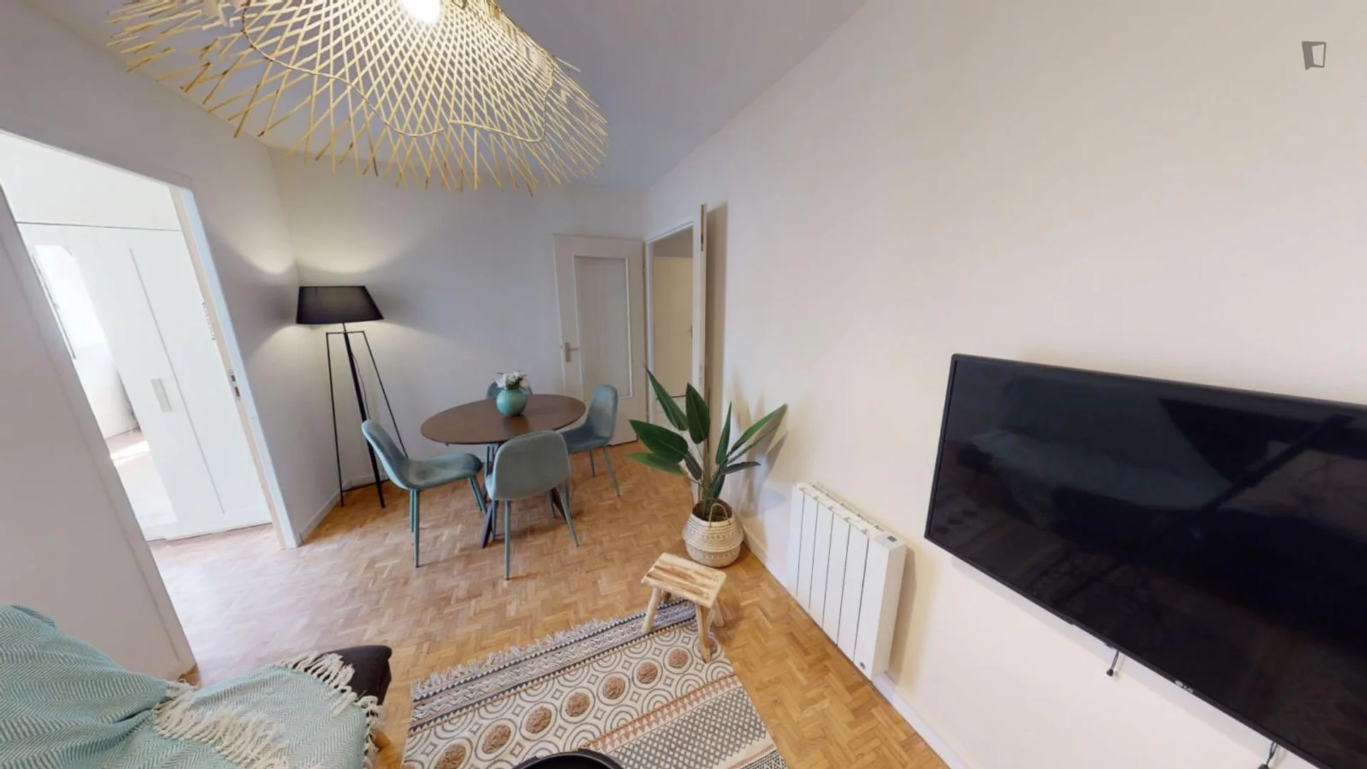 Economical student room with convenient location in 