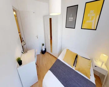 Quarto privado em Rue Juliette Récamier, 6th Arrondissement, imagem 2 de 10