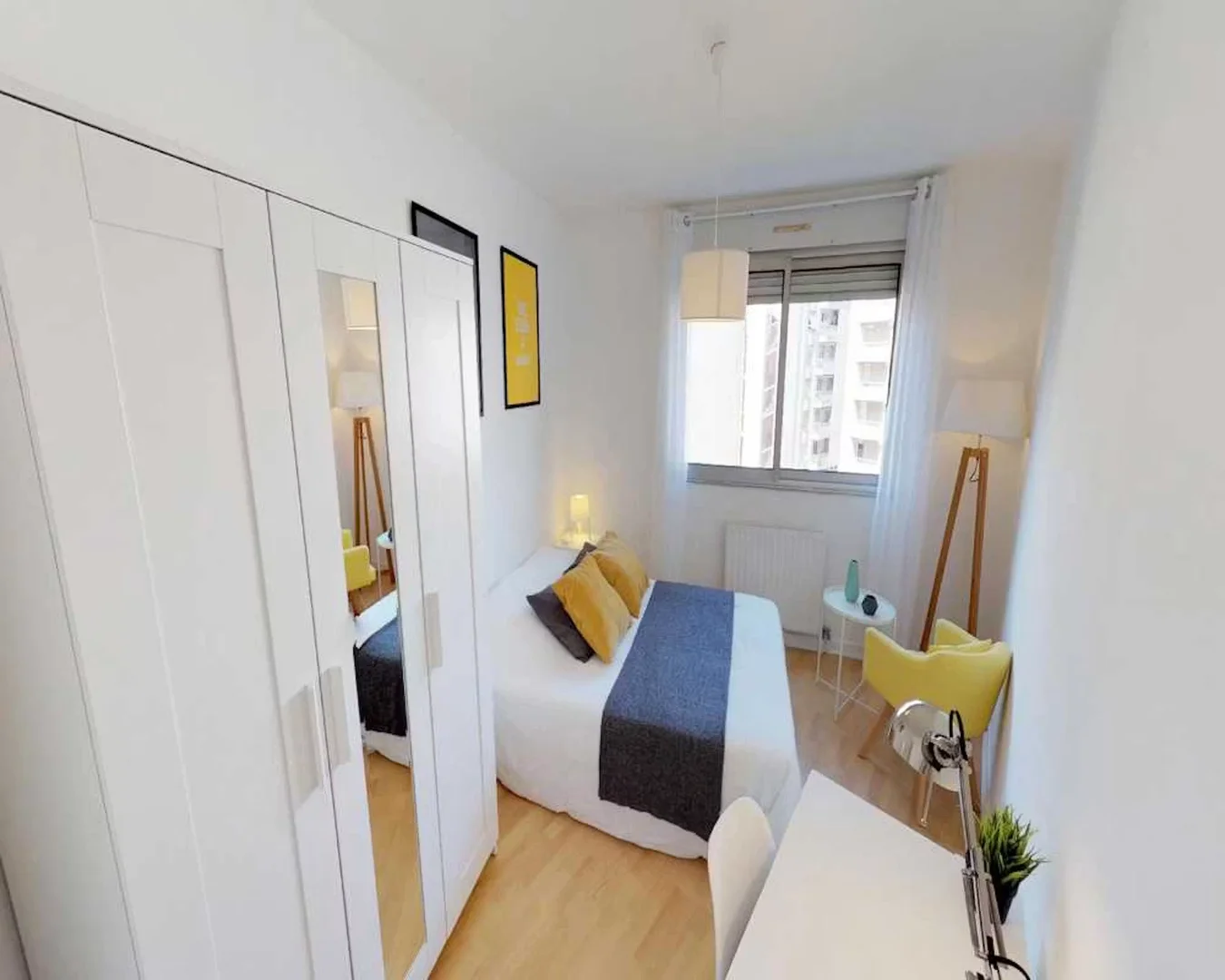 Quarto amigo do estudante em com comodidades modernas
