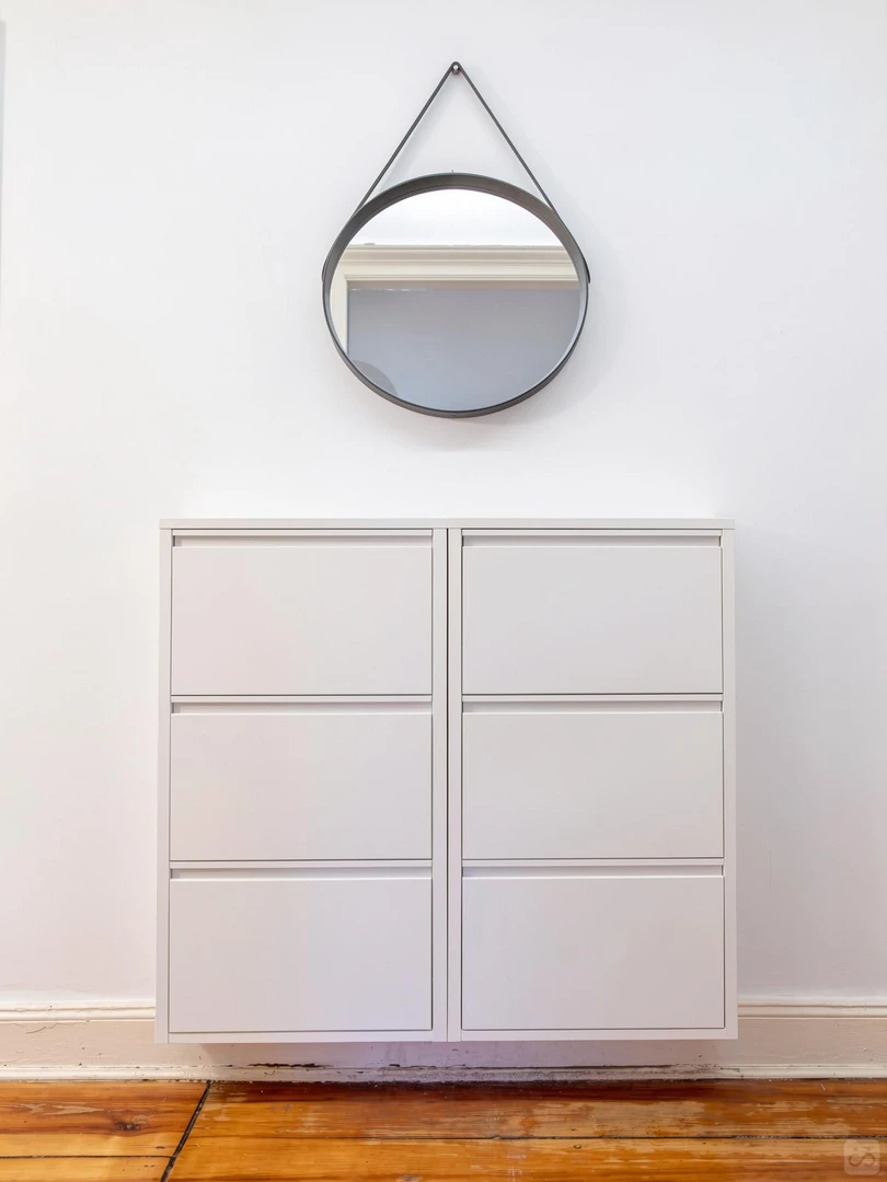 Bright and airy student room with easy university access in 