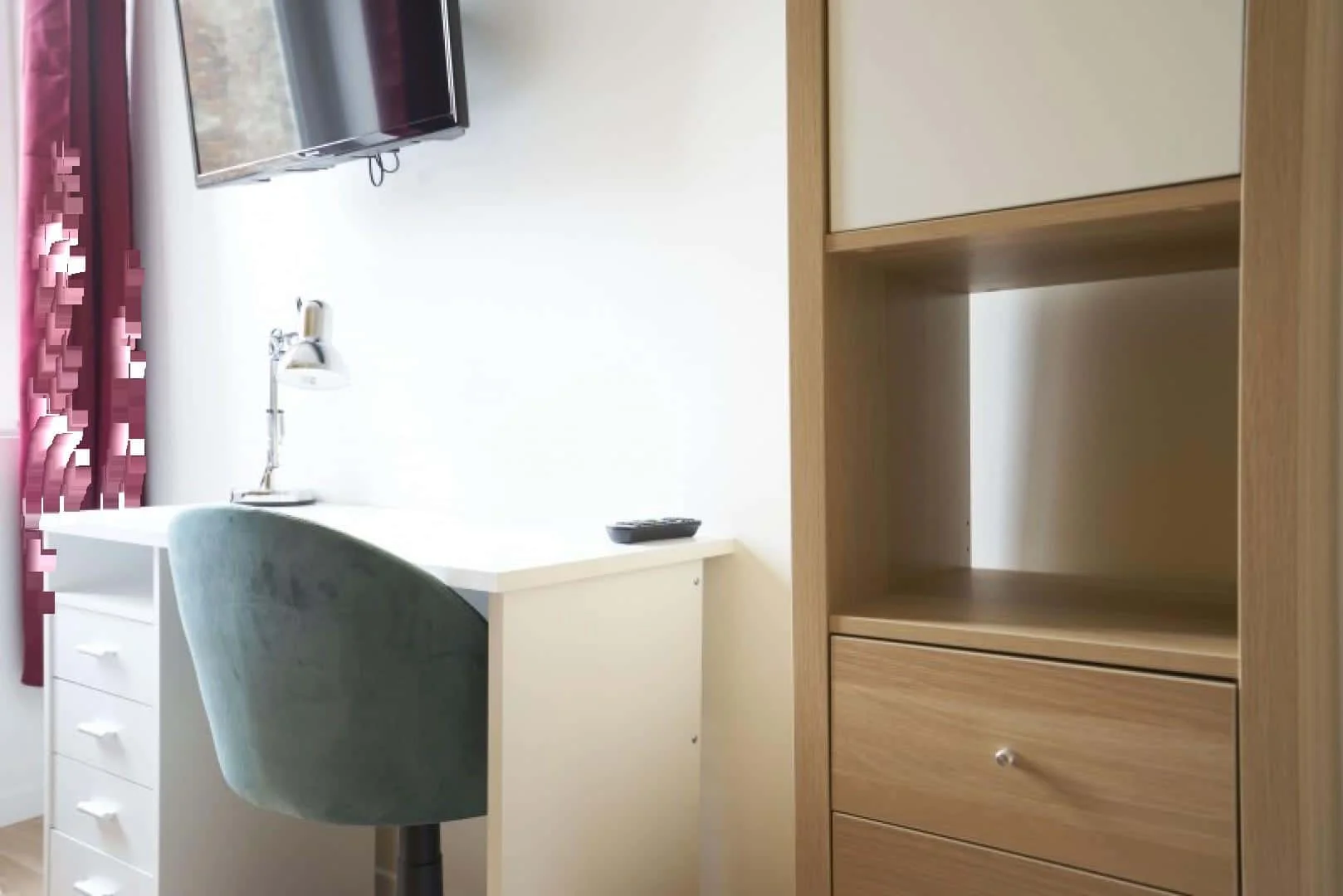 Chambre abordable pour les étudiants avec un bon éclairage dans 