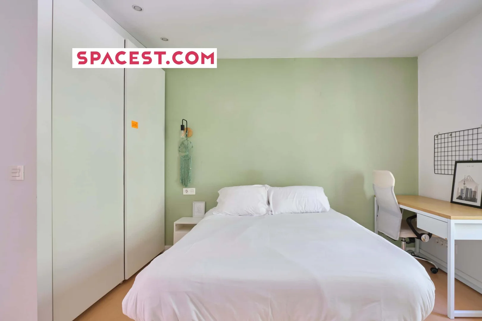 Habitación estudiantil amplia y cómoda en 