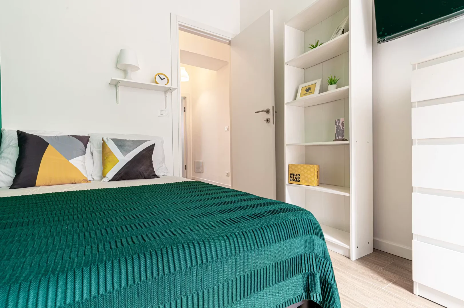 Functional student room perfect for studying in 