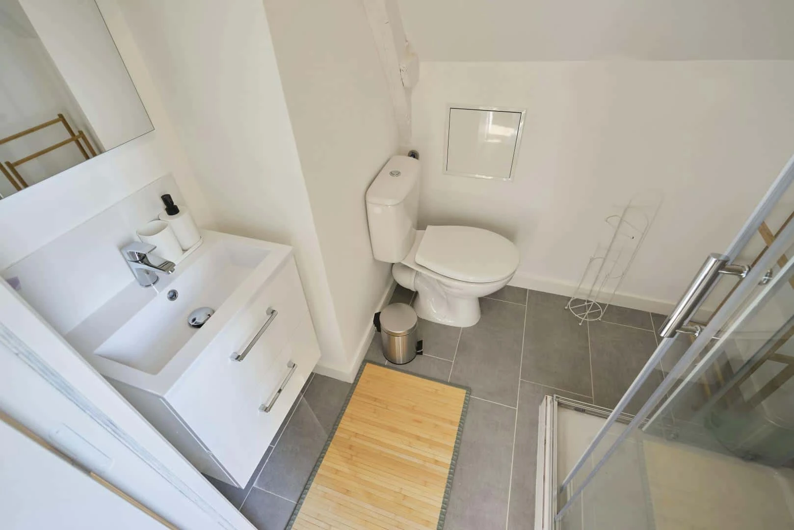 Zimmer in Studentenwohnung in  zu vermieten, voll möbliert