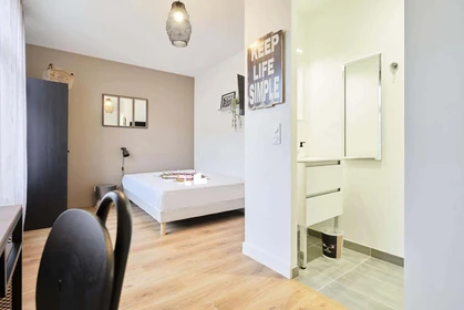 Özel oda konumu 69 Rue Chanzy, 51100 Reims, France, 1 10 görüntüsü