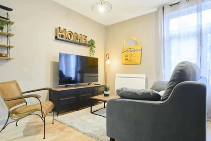Habitación privada en 69 Rue Chanzy, 51100 Reims, France, imagen 12 de 24