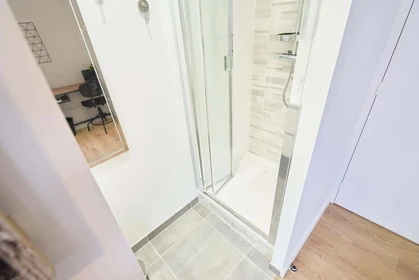 Habitación privada en 69 Rue Chanzy, 51100 Reims, France, imagen 6 de 24