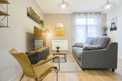 Habitación privada en 69 Rue Chanzy, 51100 Reims, France, imagen 10 de 24
