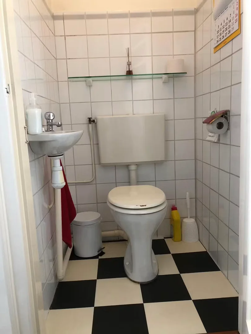 Habitación estudiantil económica cerca del campus en 