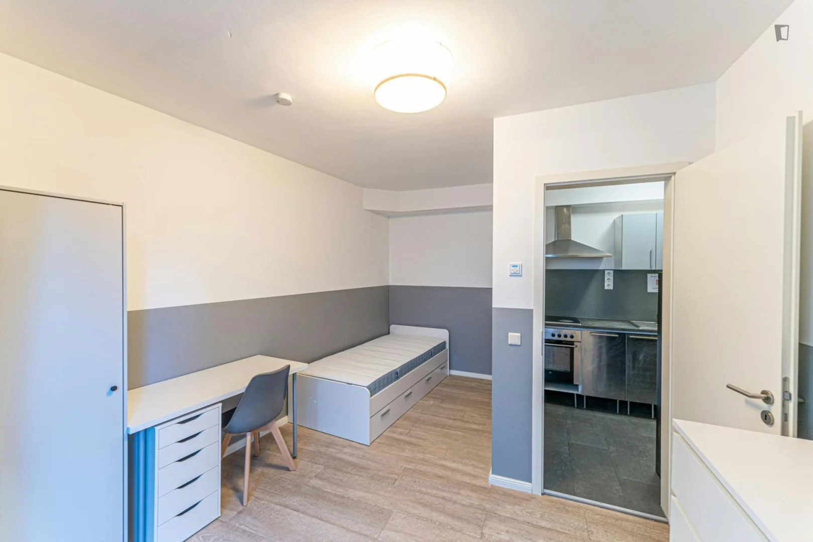 Quarto de estudante económico com localização conveniente em 