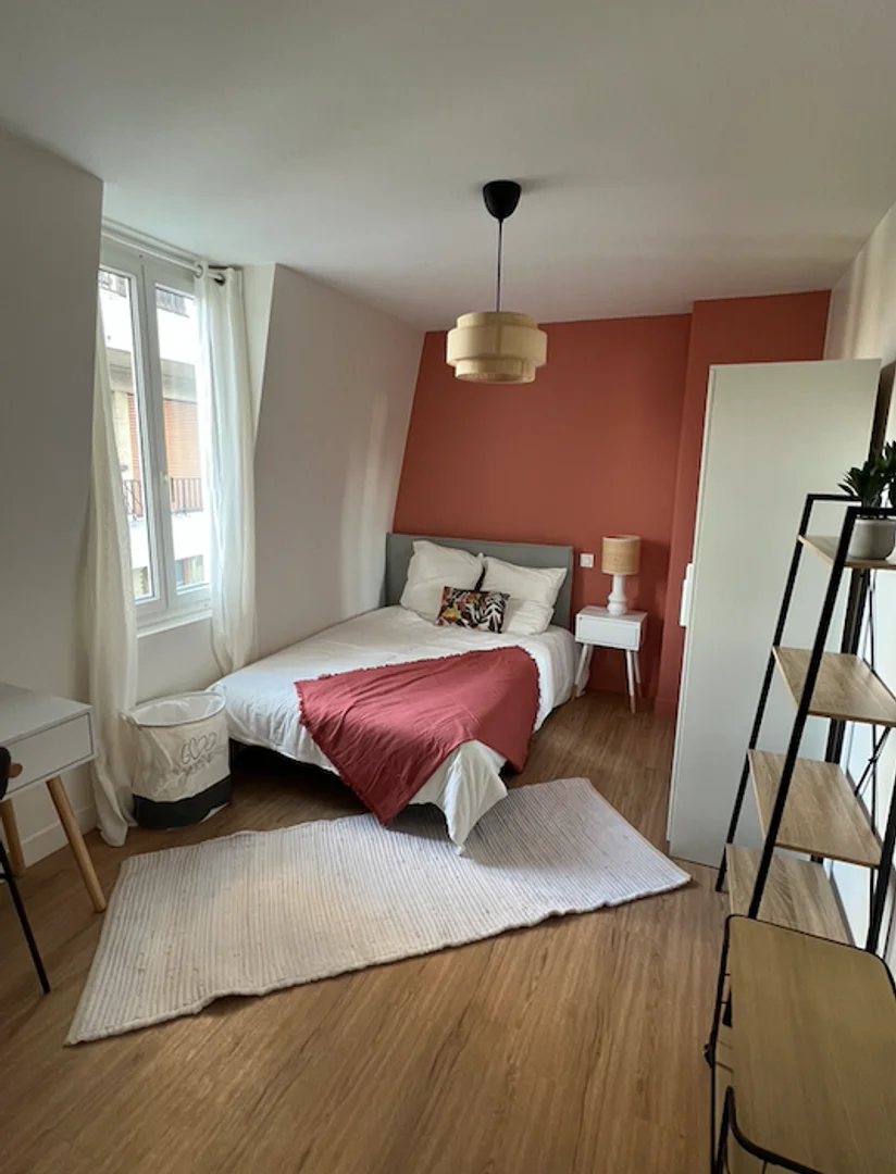 Studentenfreundliches Zimmer in mit modernen Annehmlichkeiten