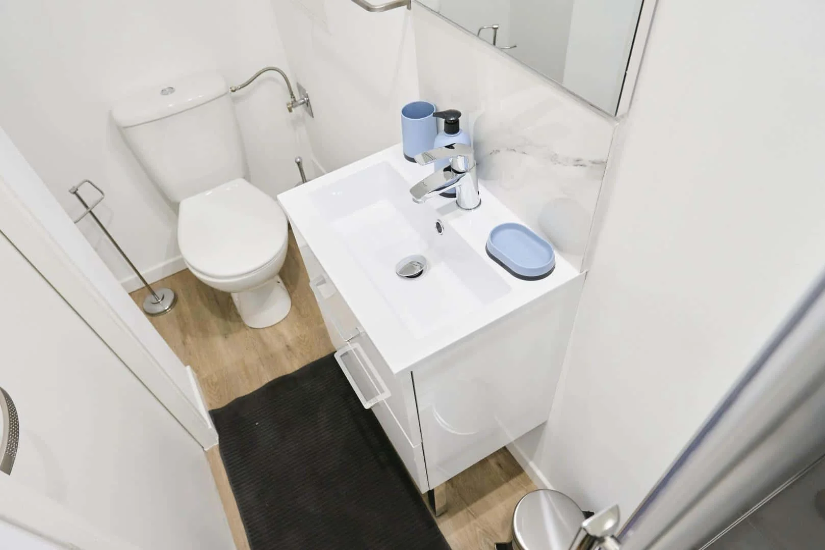 Habitación estudiantil luminosa y aireada con fácil acceso a la universidad en 