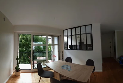 Room for rent in a shared flat in Paris