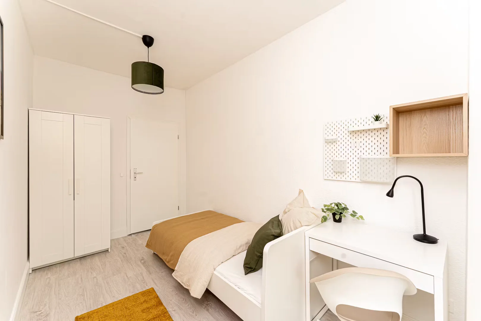 'de öğrenci dairesinde, tamamen mobilyalı kiralık oda