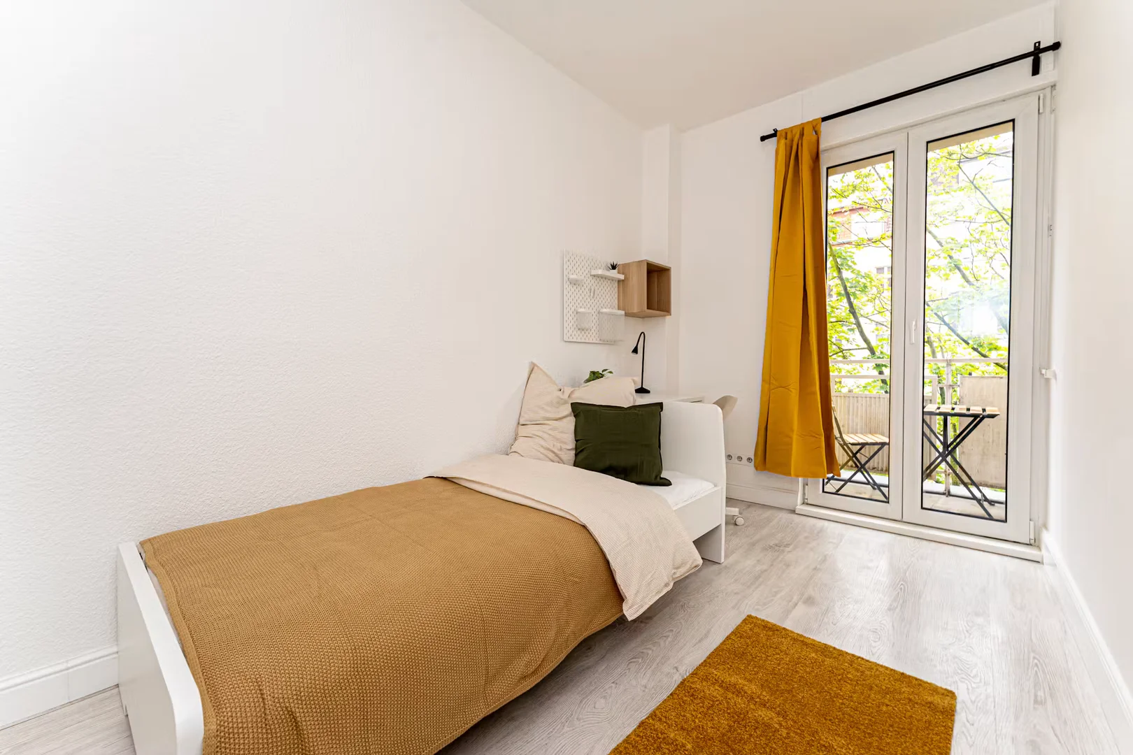 'de öğrenci dairesinde, tamamen mobilyalı kiralık oda