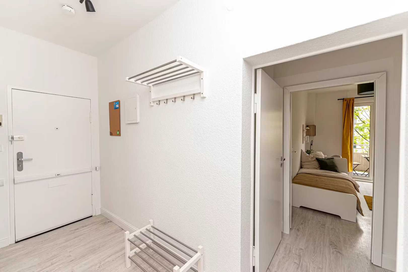 'de öğrenci dairesinde, tamamen mobilyalı kiralık oda