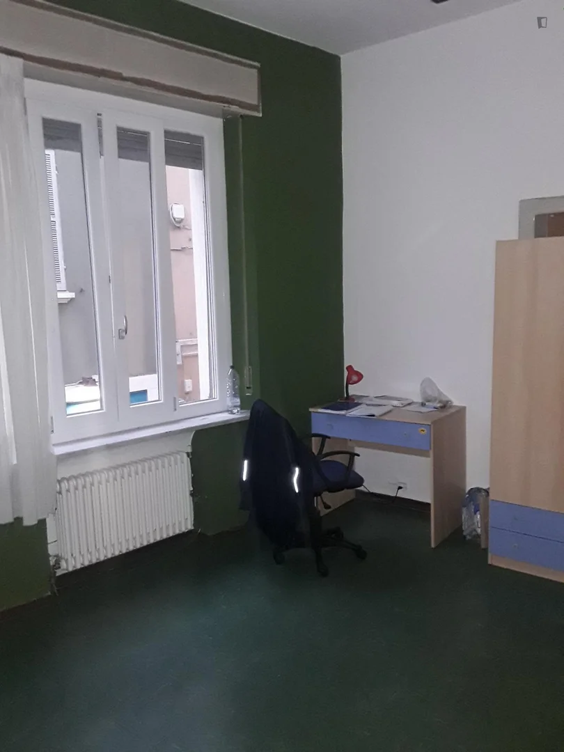 Stanza funzionale per studenti perfetta per studiare a 