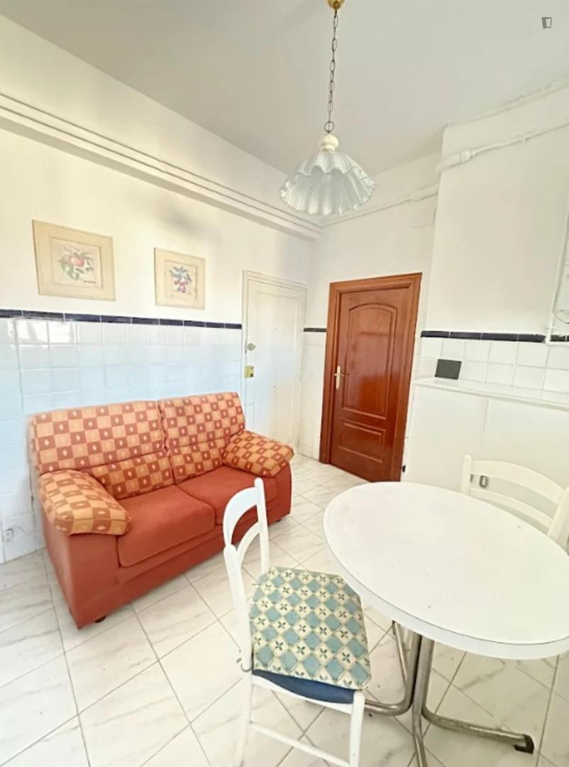 Habitación estudiantil económica con ubicación conveniente en 