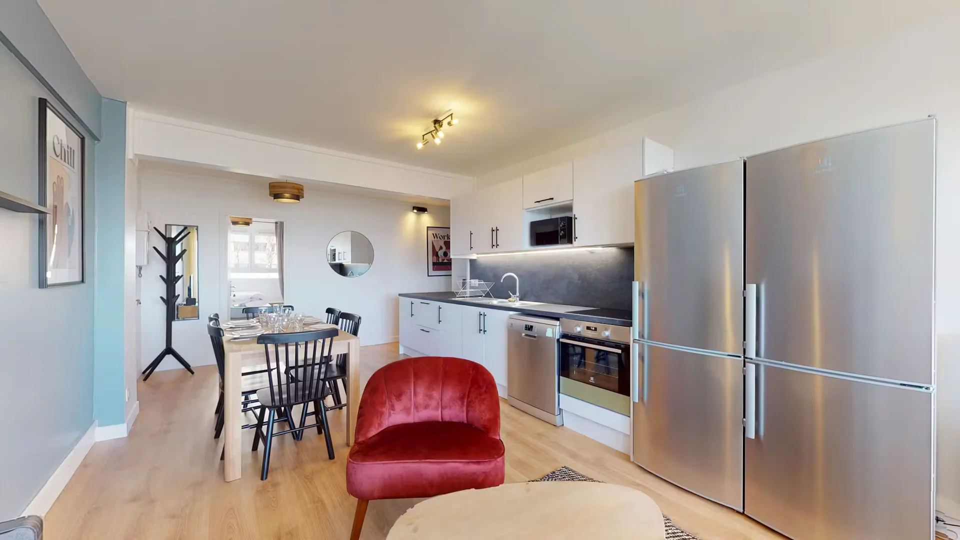 Chambre d'étudiant à avec espace d'étude et installations communes