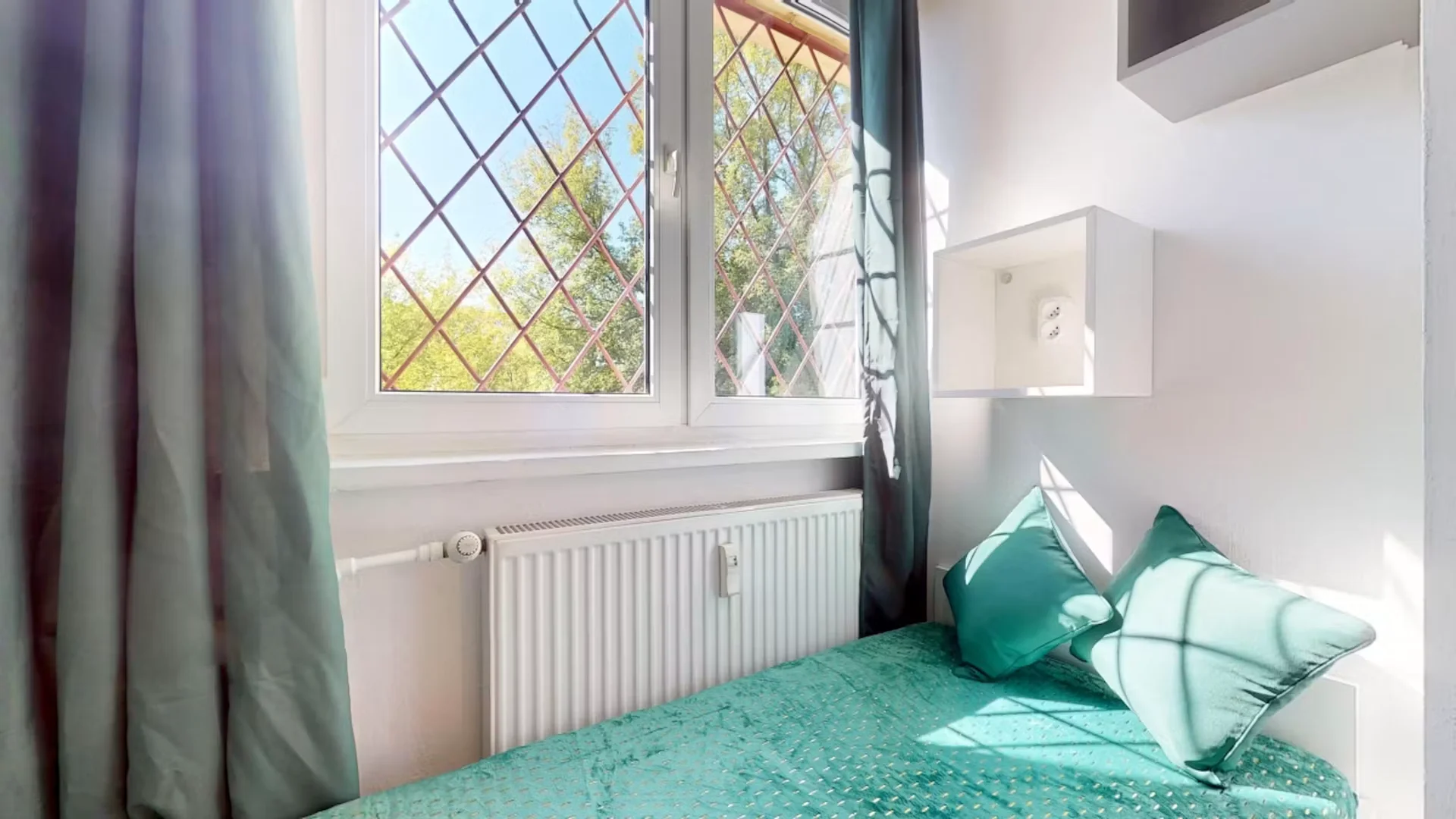 Economical student room with convenient location in 