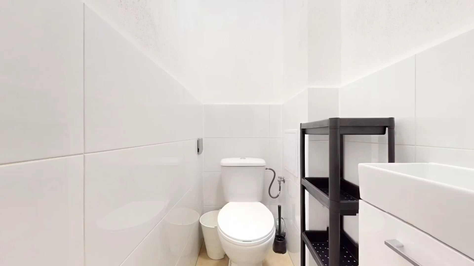 Room for rent in student apartment in , fully furnished