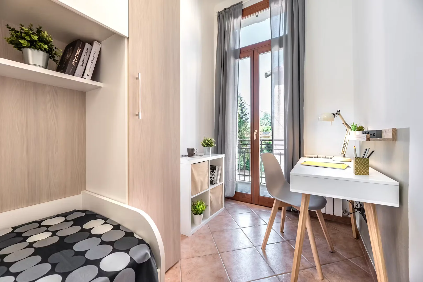 Chambre confortable pour étudiants disponible dans 