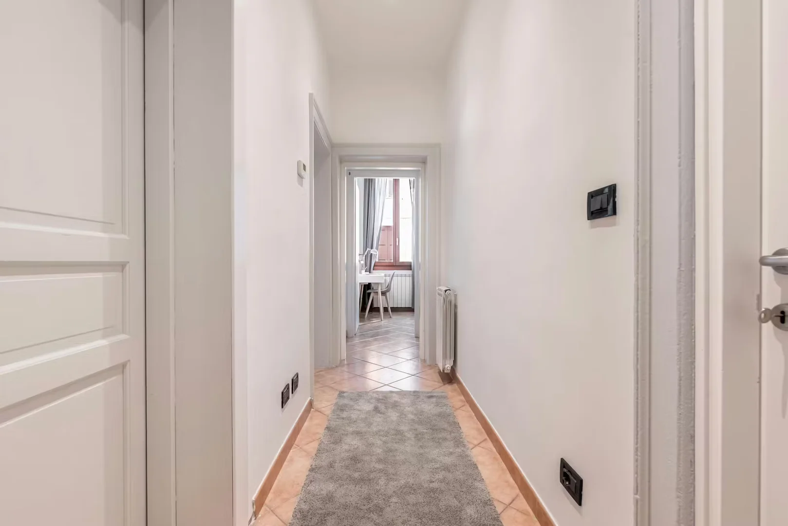Chambre d'étudiant lumineuse et aérée avec accès facile à l'université dans 