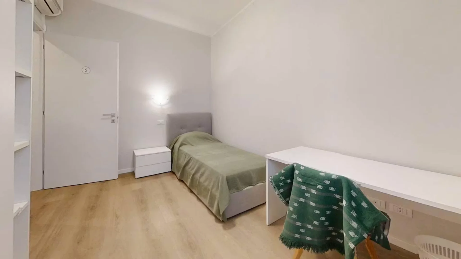 Habitación acogedora para estudiantes disponible en