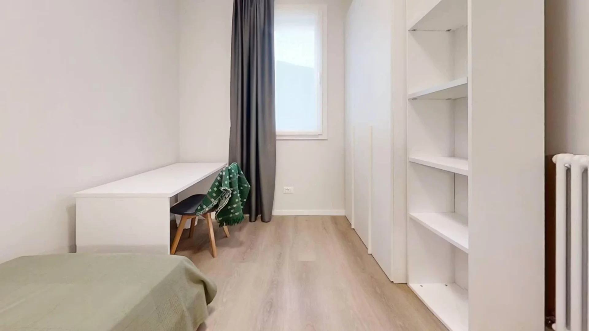 Habitación estudiantil económica con ubicación conveniente en