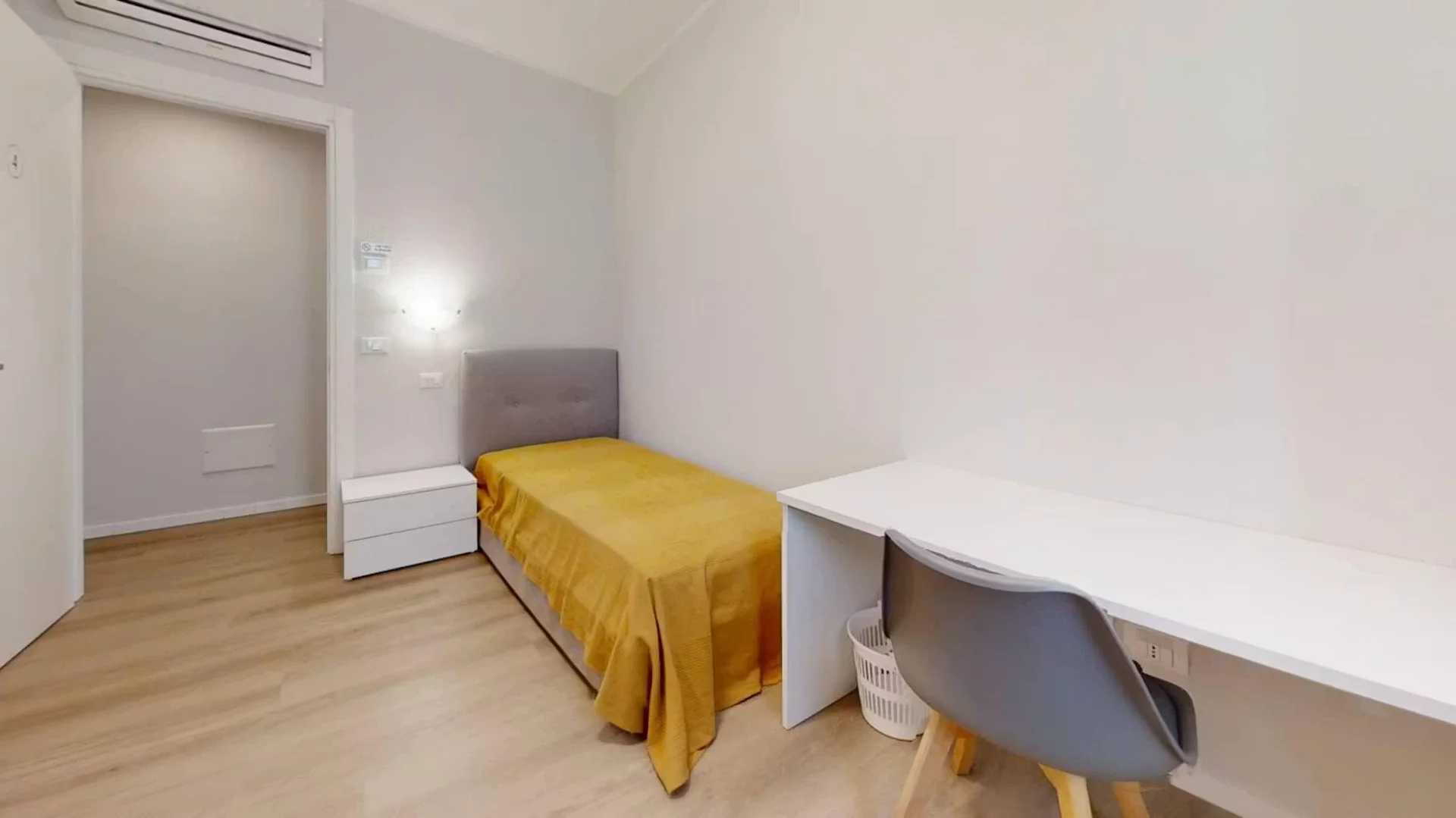 Room for rent in student apartment in , fully furnished